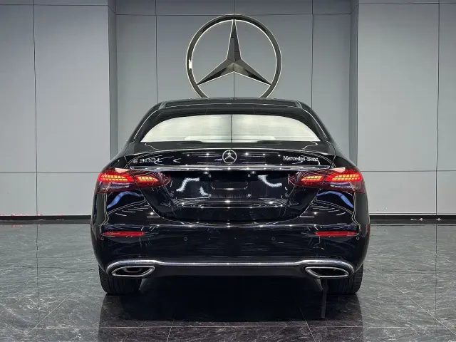 Mercedes-Benz E-Class — Фото автомобиля 8
