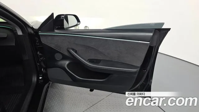 Tesla Model 3 — Фото автомобиля 13