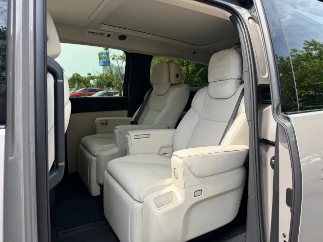 Li Auto MEGA — Фото автомобиля 7