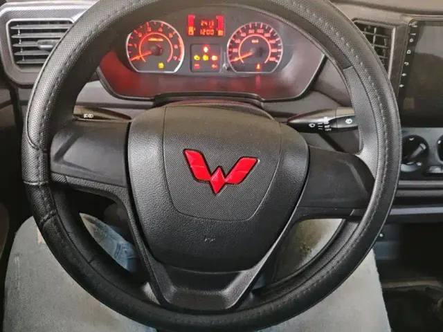 Wuling Hongguang V — Фото автомобиля 15