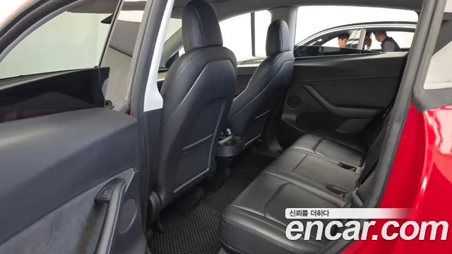Tesla Model Y — Фото автомобиля 16