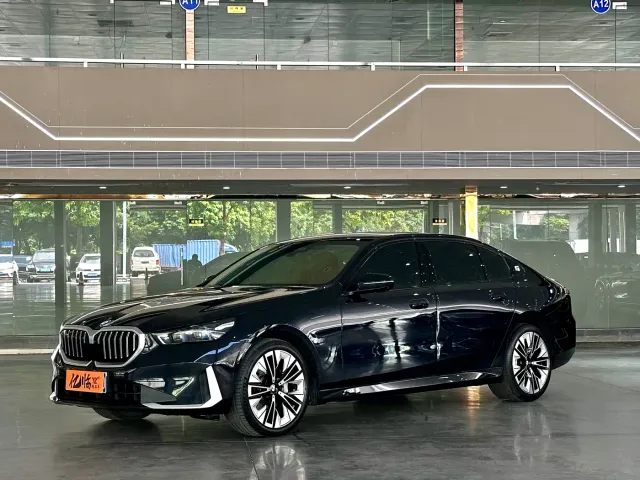 Фотография автомобиля — BMW 5 Series