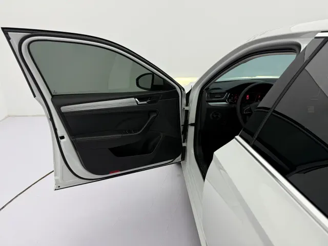 Skoda Superb — Фото автомобиля 22