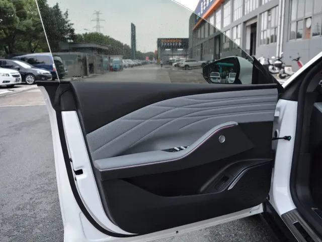 Geely Galaxy E8 — Фото автомобиля 8