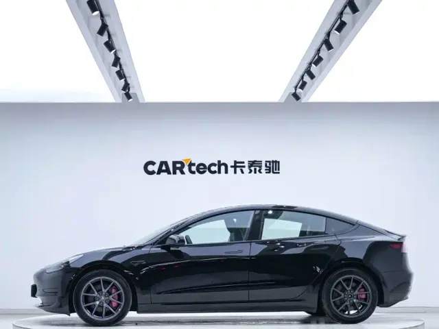 Tesla Model 3 — Фото автомобиля 8