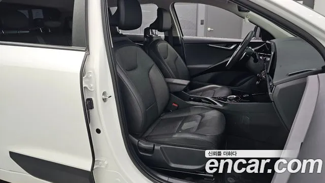 Kia Niro — Фото автомобиля 16