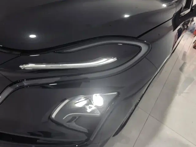 Hongqi E-QM5 — Фото автомобиля 5