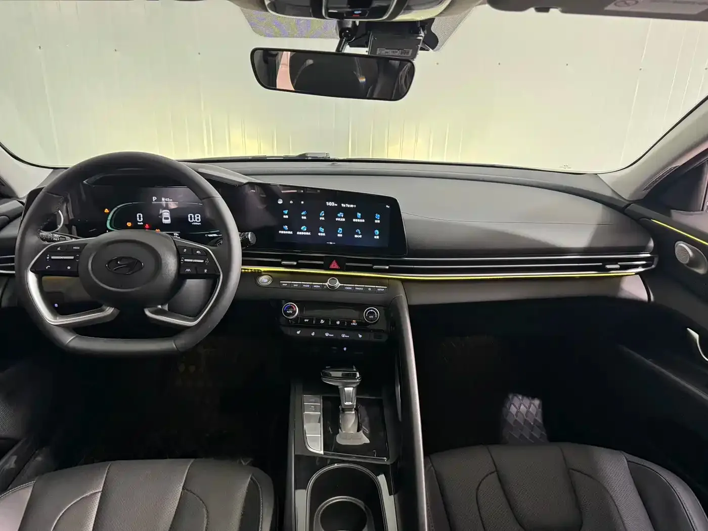 Hyundai Elantra 2023 Model 1.5L CVT LUX Premium Edition — Фото автомобиля 17