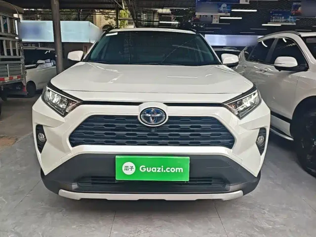 Toyota RAV4 — Фото автомобиля 2