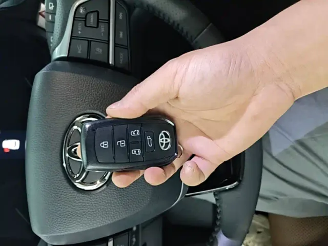 Toyota Sienna — Фото автомобиля 8