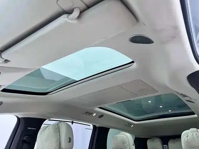 Li Auto MEGA — Фото автомобиля 17