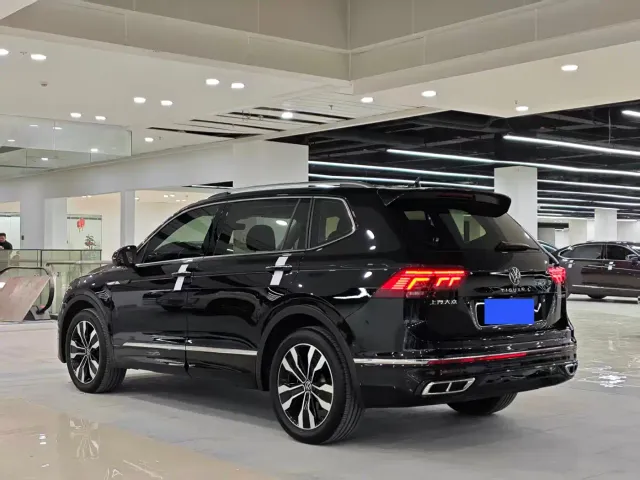 Volkswagen Tiguan L — Фото автомобиля 4