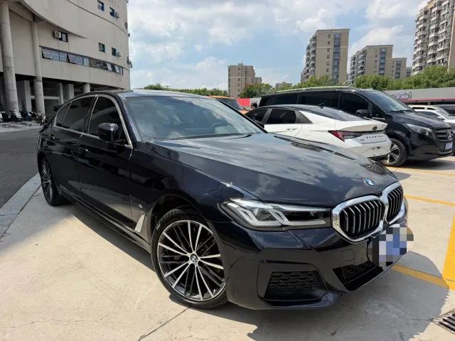 BMW 5 Series — Фото автомобиля 3