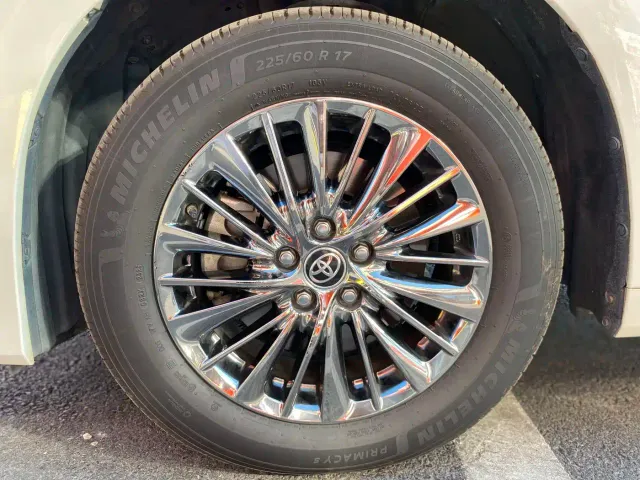 Toyota Alphard — Фото автомобиля 24