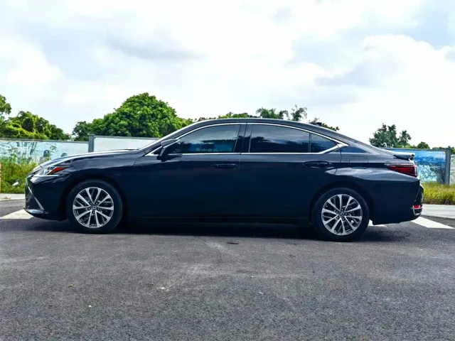 Lexus ES — Фото автомобиля 4