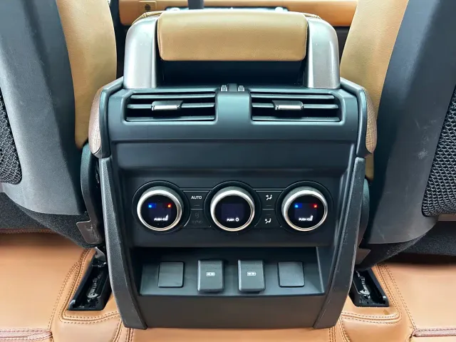 Land Rover Defender — Фото автомобиля 21