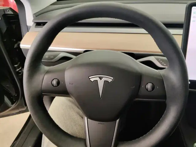 Tesla Model 3 — Фото автомобиля 15
