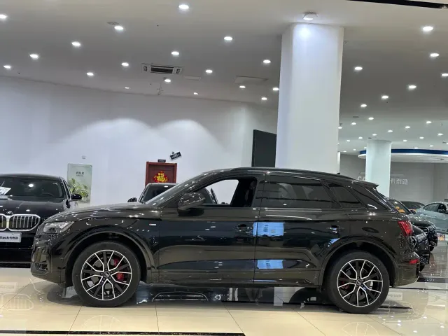 Audi Q5L — Фото автомобиля 2