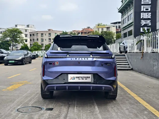 Lynk & Co 08 EM-P — Фото автомобиля 5