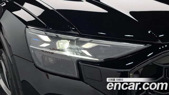 Audi Q8 55 TFSI quattro Premium — Фото автомобиля 17