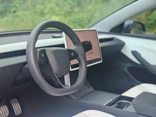 Tesla Model 3 — Фото автомобиля 4