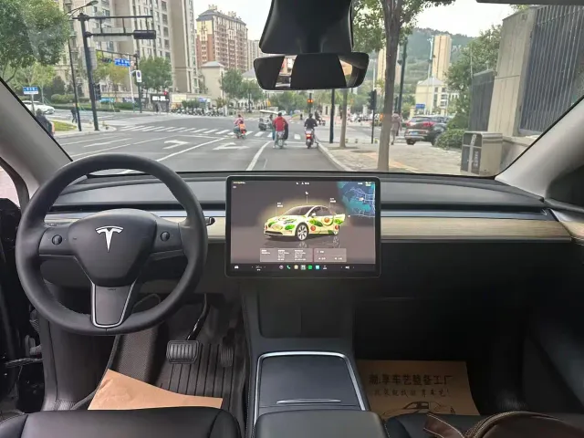 Tesla Model Y — Фото автомобиля 12