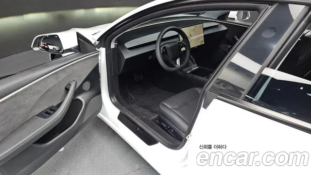 Tesla Model 3 — Фото автомобиля 11
