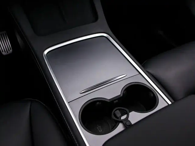 Tesla Model Y — Фото автомобиля 9