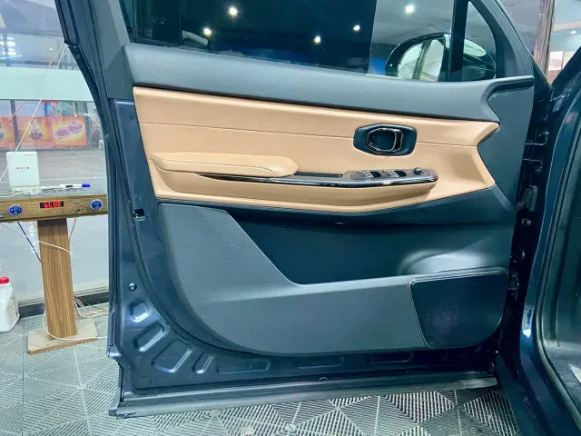 Nio ES8 — Фото автомобиля 8