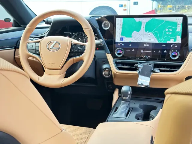 Lexus ES — Фото автомобиля 9
