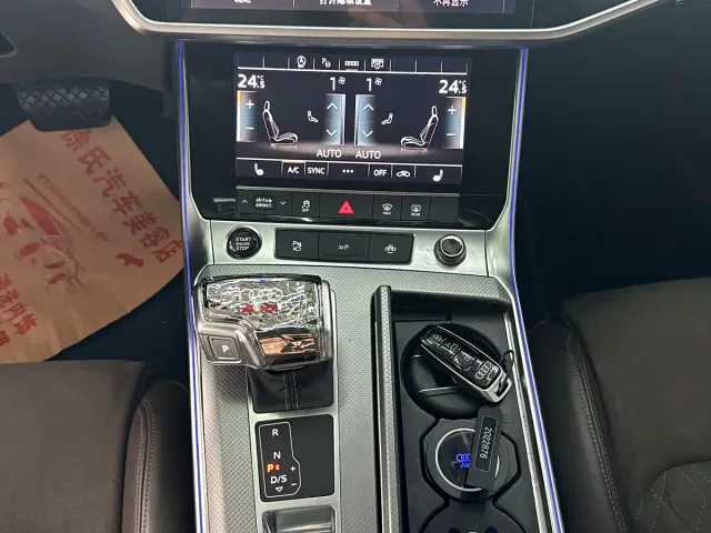 Audi A7L — Фото автомобиля 16