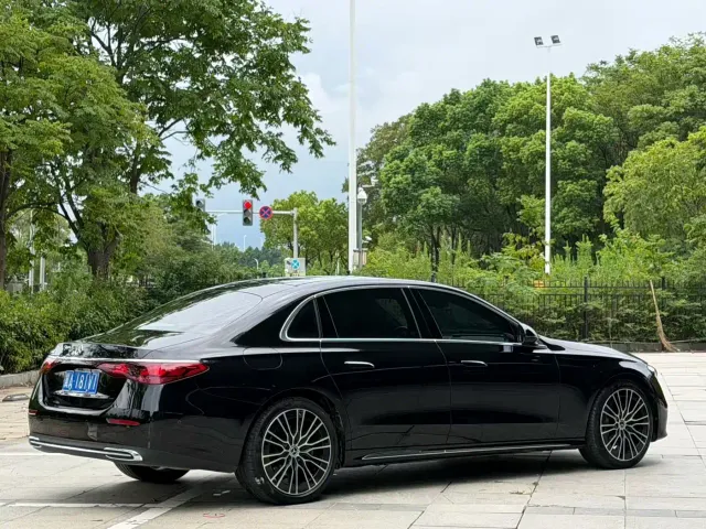 Mercedes-Benz E-Class — Фото автомобиля 5