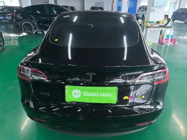 Tesla Model 3 — Фото автомобиля 5