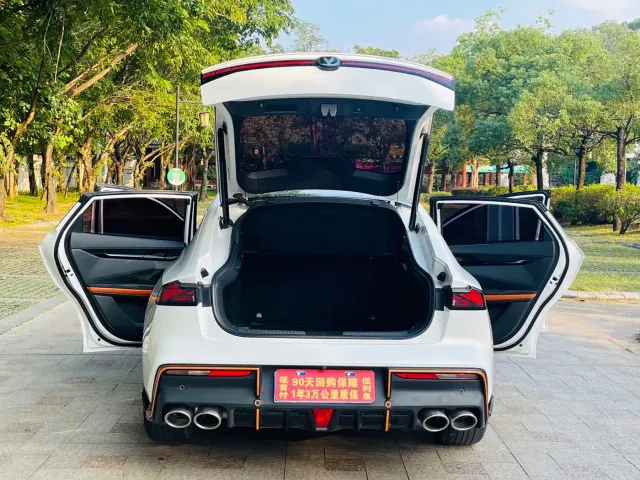 Changan Changan UNI-V 2022 1.5T Sport Edition — Фото автомобиля 12