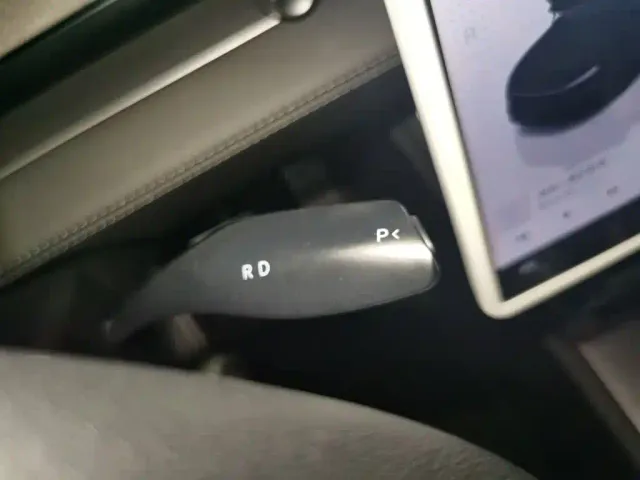Tesla Model Y — Фото автомобиля 10