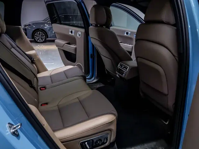 Li Auto L7 — Фото автомобиля 12