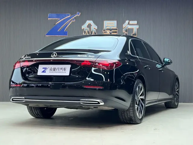 Mercedes-Benz E-Class — Фото автомобиля 3