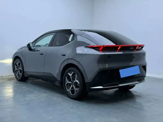 Lynk & Co Z20 — Фото автомобиля 4