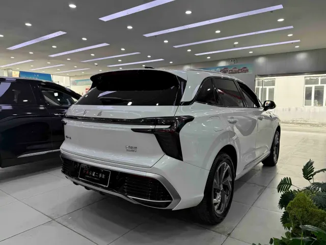 Hongqi HS3 PHEV — Фото автомобиля 10