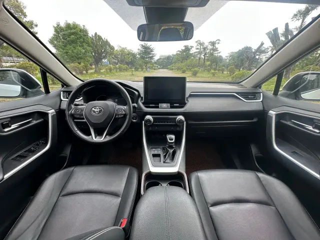Toyota RAV4 — Фото автомобиля 13