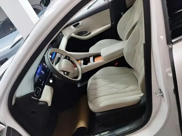 Roewe D7 — Фото автомобиля 14