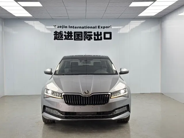 Skoda Superb — Фото автомобиля 2