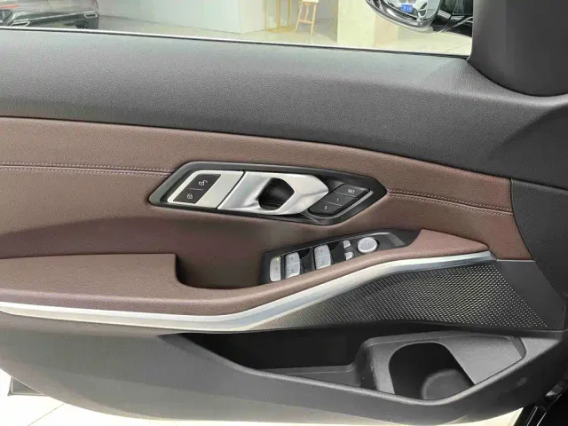 BMW 3 Series — Фото автомобиля 14
