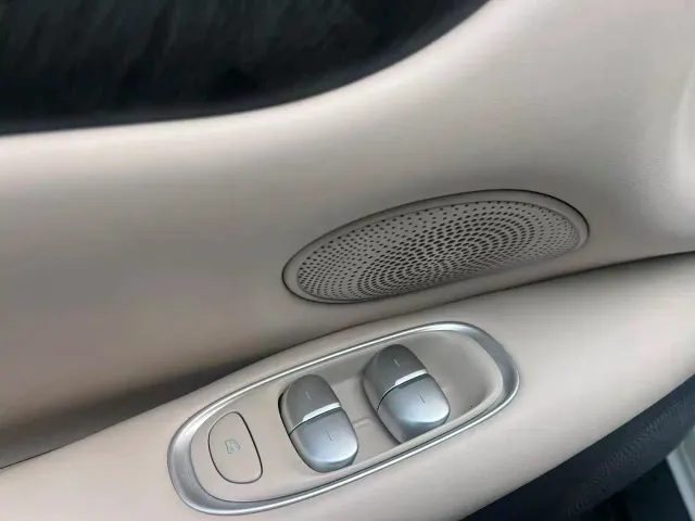 IM Motors L6 — Фото автомобиля 12