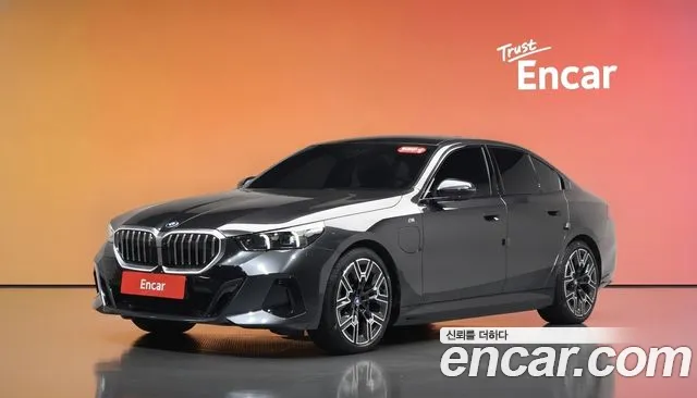 Фотография автомобиля — BMW 5 Series
