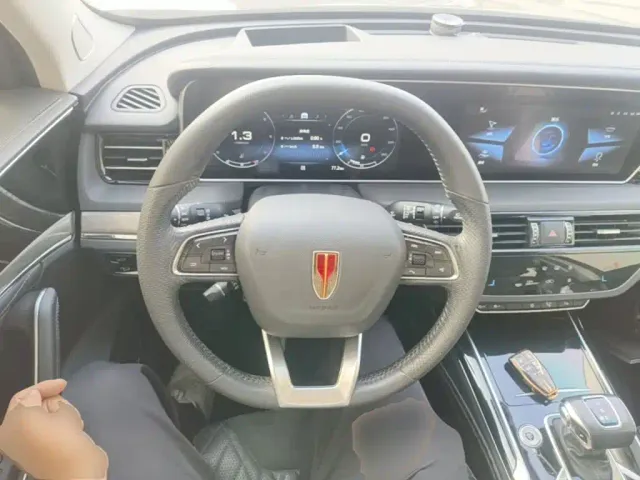 Hongqi HS5 — Фото автомобиля 10