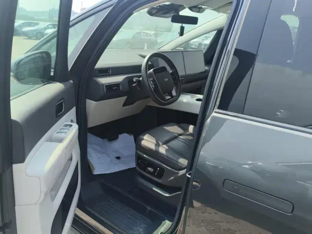 Li Auto MEGA — Фото автомобиля 8