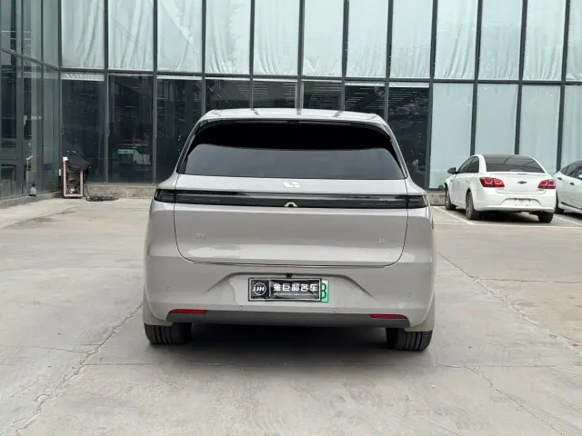 Li Auto L6 — Фото автомобиля 17