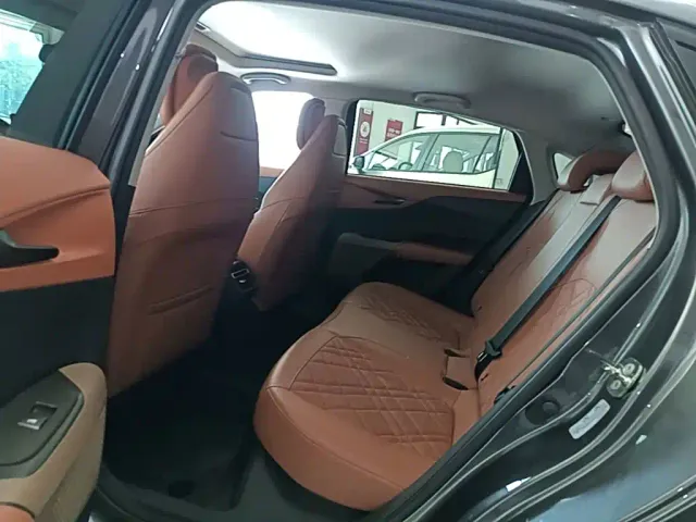 Changan Qiyuan A05 — Фото автомобиля 16
