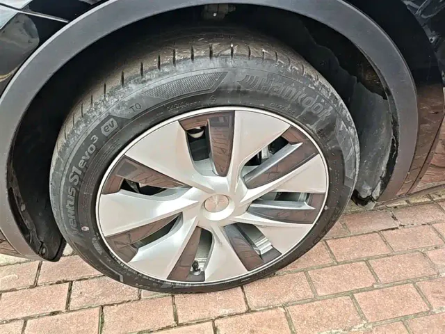 Tesla Model Y — Фото автомобиля 22